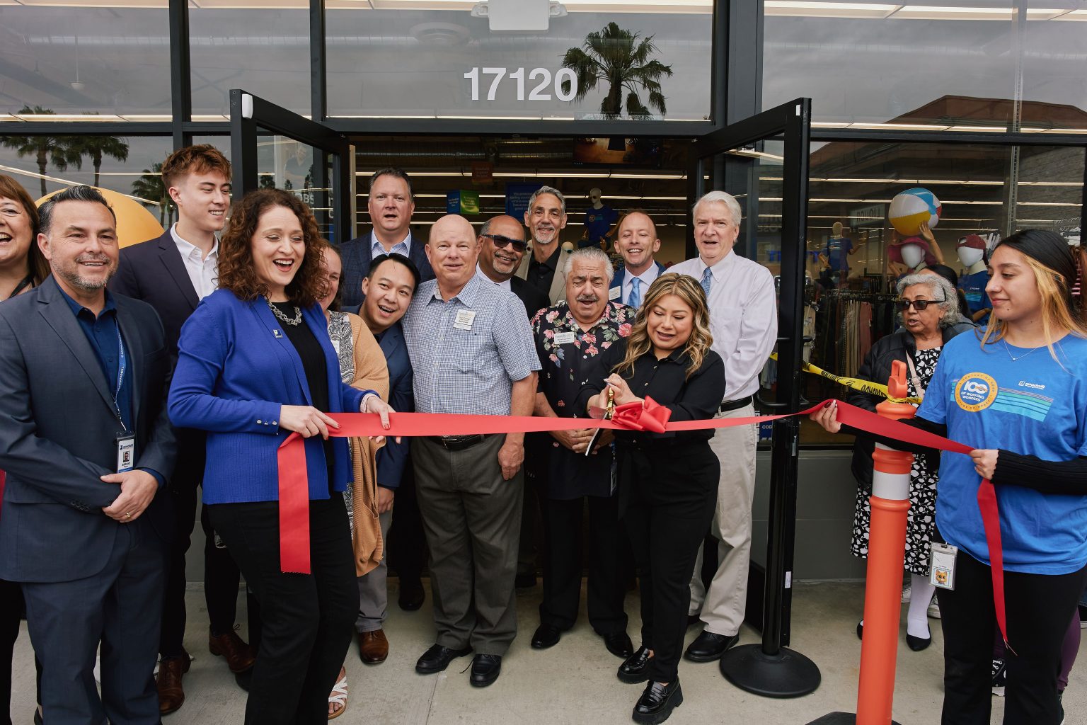 Goodwills New Fountain Valley Location Is Open New Santa Ana