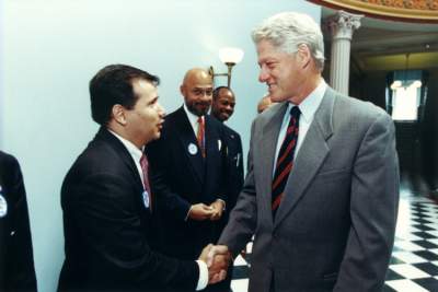 Mayor Miguel Pulido and former U.S. President Bill Clinton