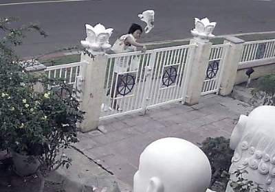 Crazy woman attacks Santa Ana Bhuddist Temple