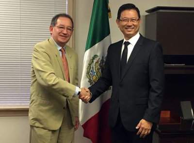 Andrew Do with Mexican Consul Mario Cuevas Zamora