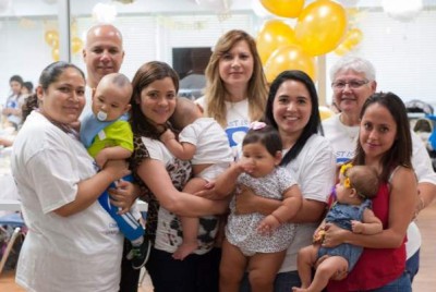 Mothers (front row left to right): Luz Osornio, Naybi Mazuera, Lizbeth Bojorquez, and Nayeli Castillo, with MOMS Orange County’s Health Educators, Juan Diego Noreña and Martha Arambula, along with Chief Operating Officer, Yvette Bojorquez, RN