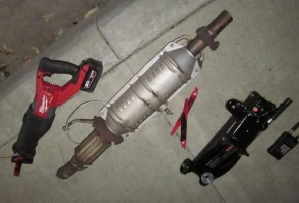 The Tustin Police Arrested A Trio Of Catalytic Converter Thieves New Santa Ana 7860