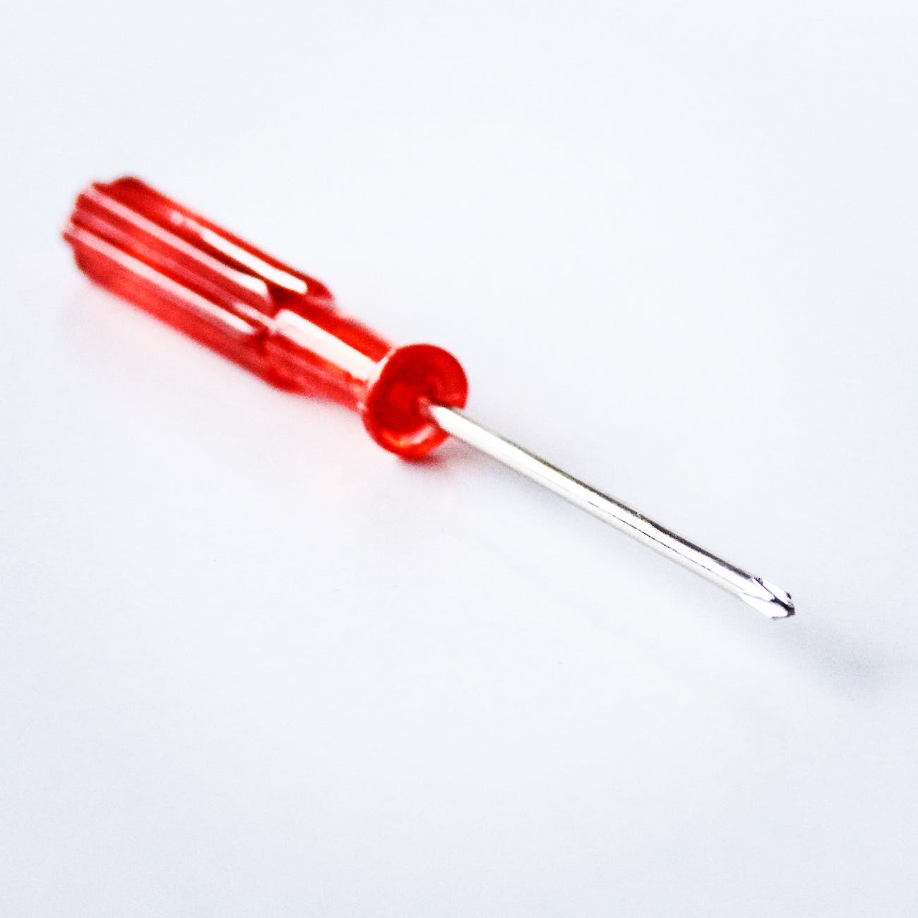 close up photography of red screwdriver