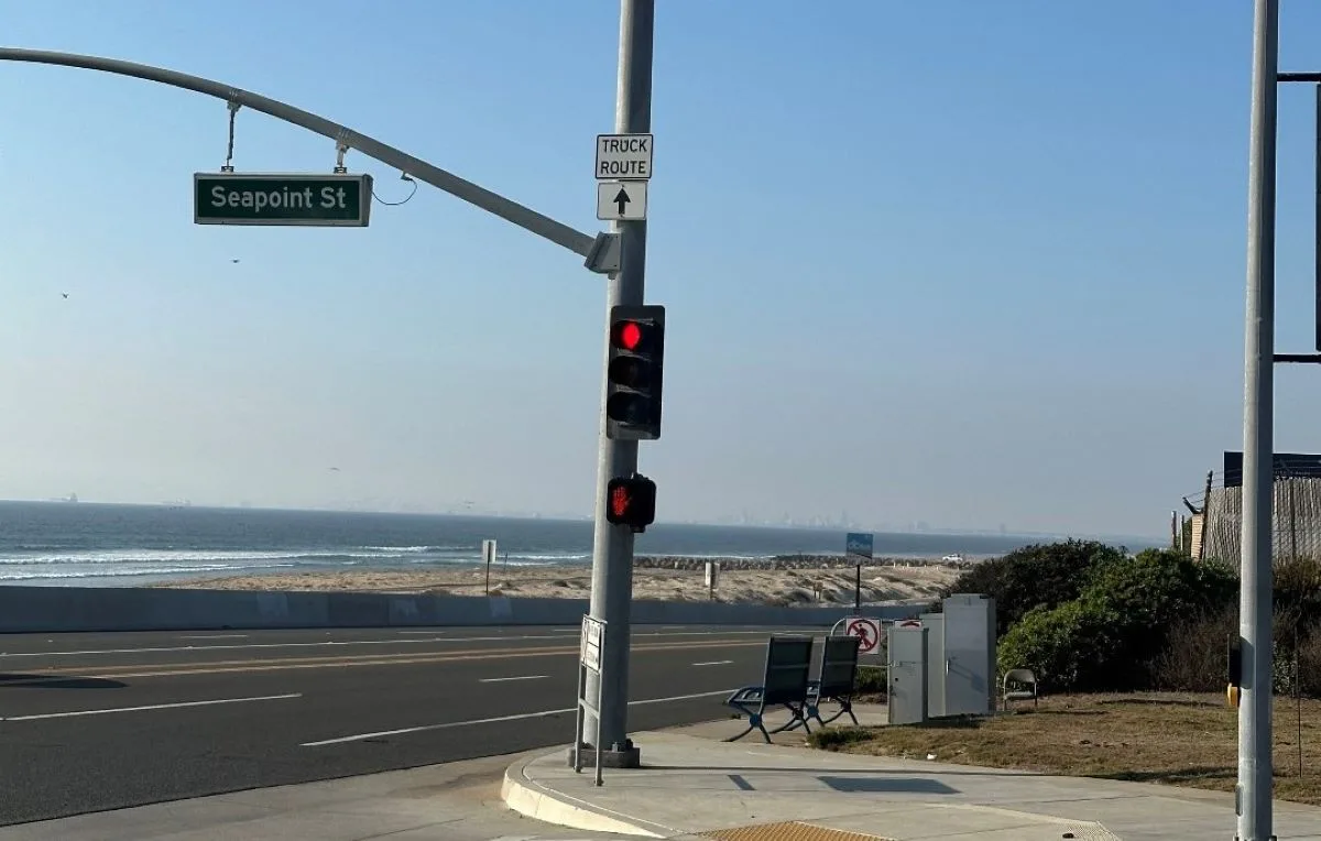 Juveniles arrested after throwing rocks at cars in Huntington Beach