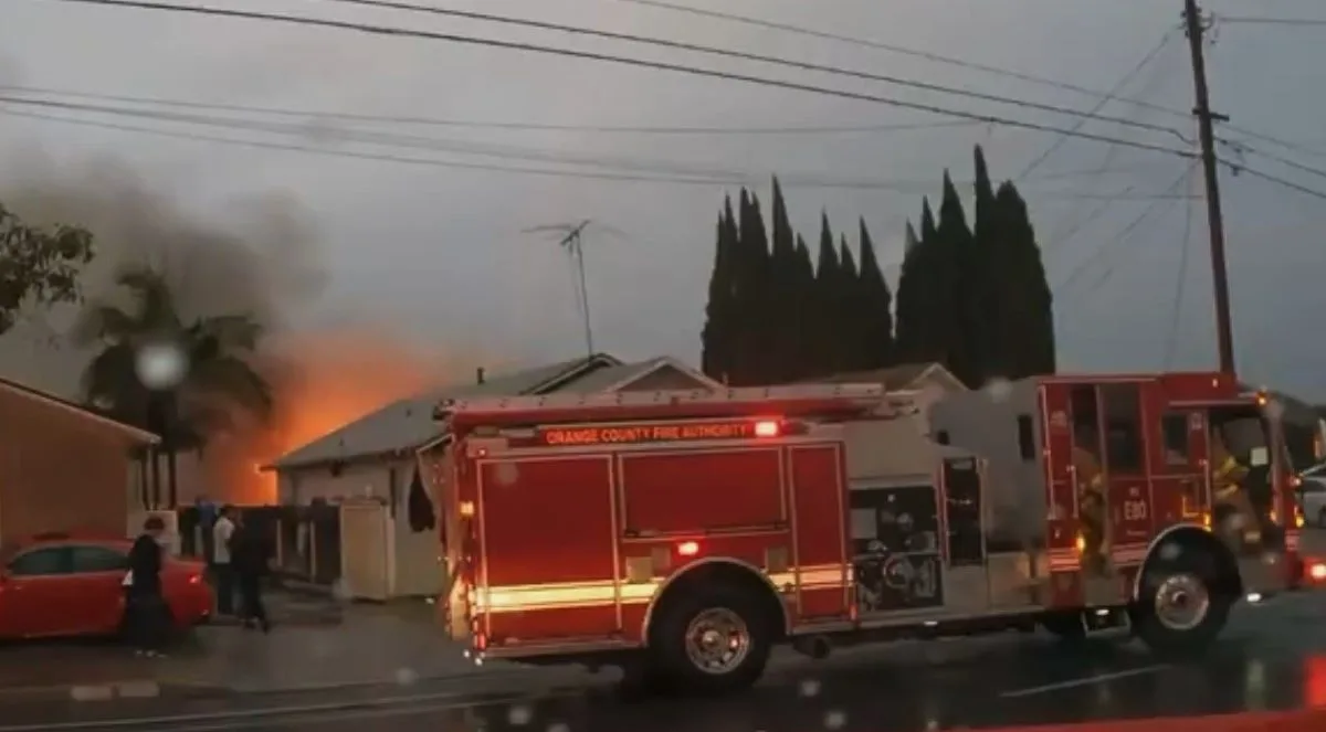 Dog dies at a Santa Ana house fire