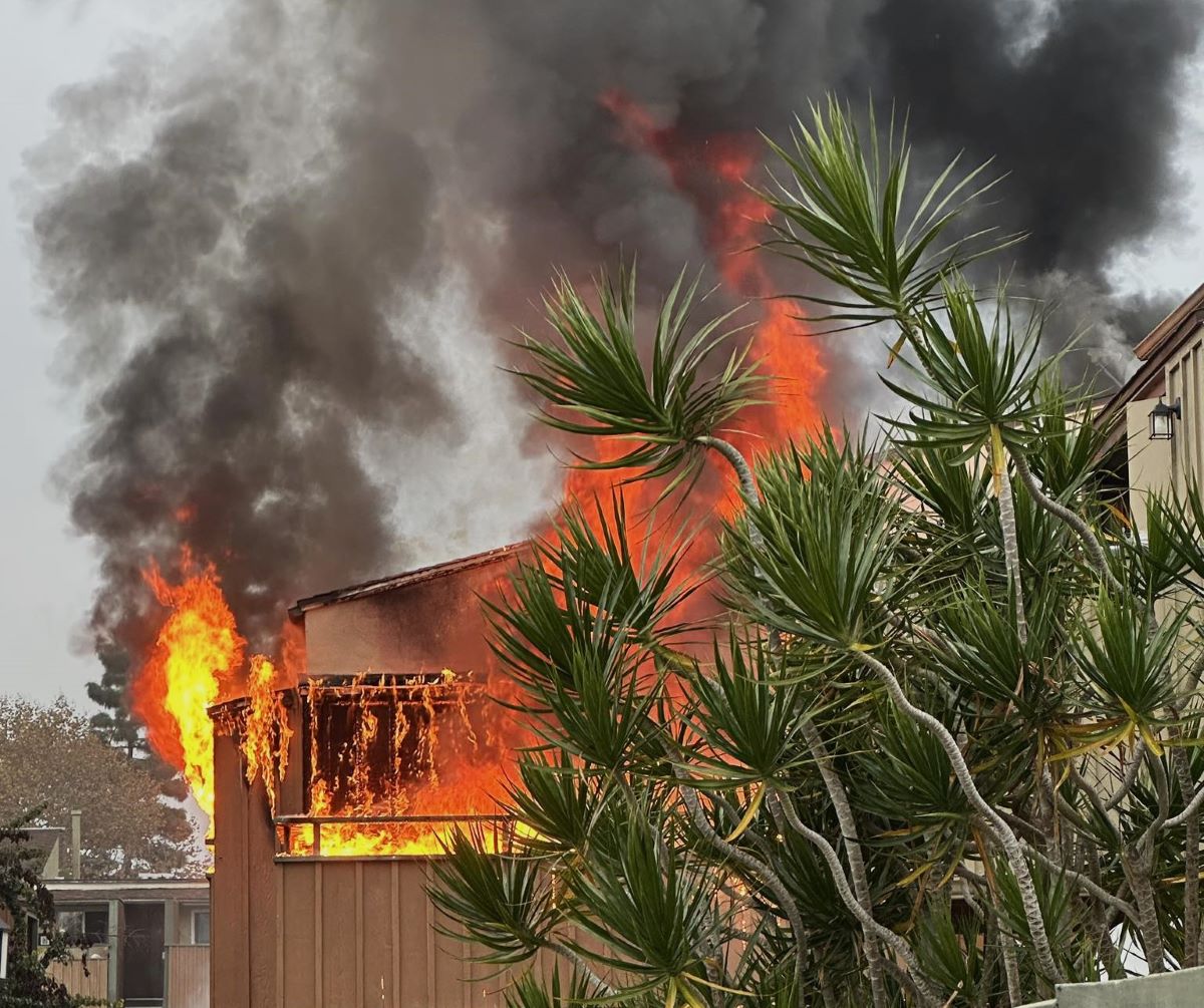 Firefighters quickly put out an apartment fire in Santa Ana this morning